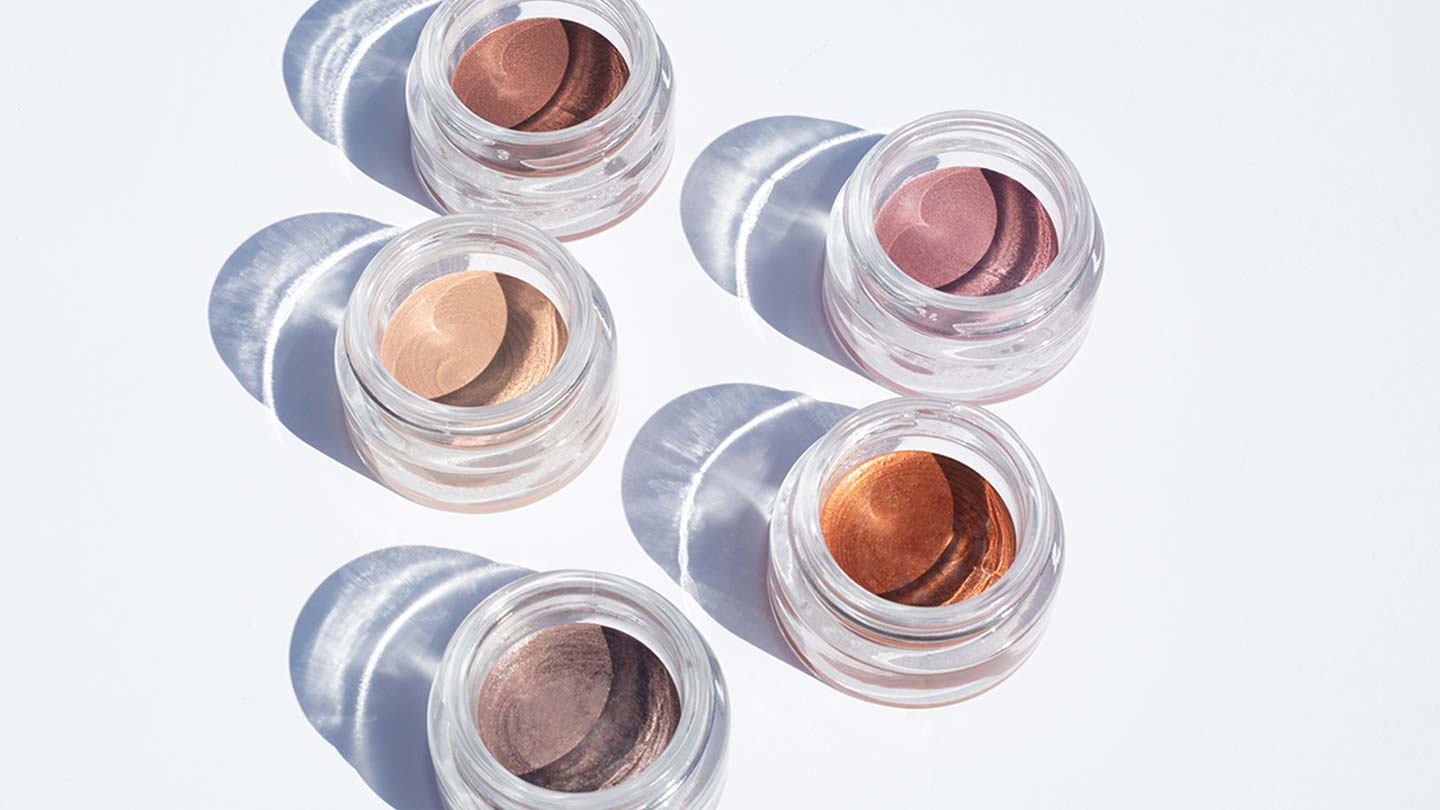 How to Apply Cream Eyeshadow & Highlighter for a Radiant Look in 3 Easy Steps ?