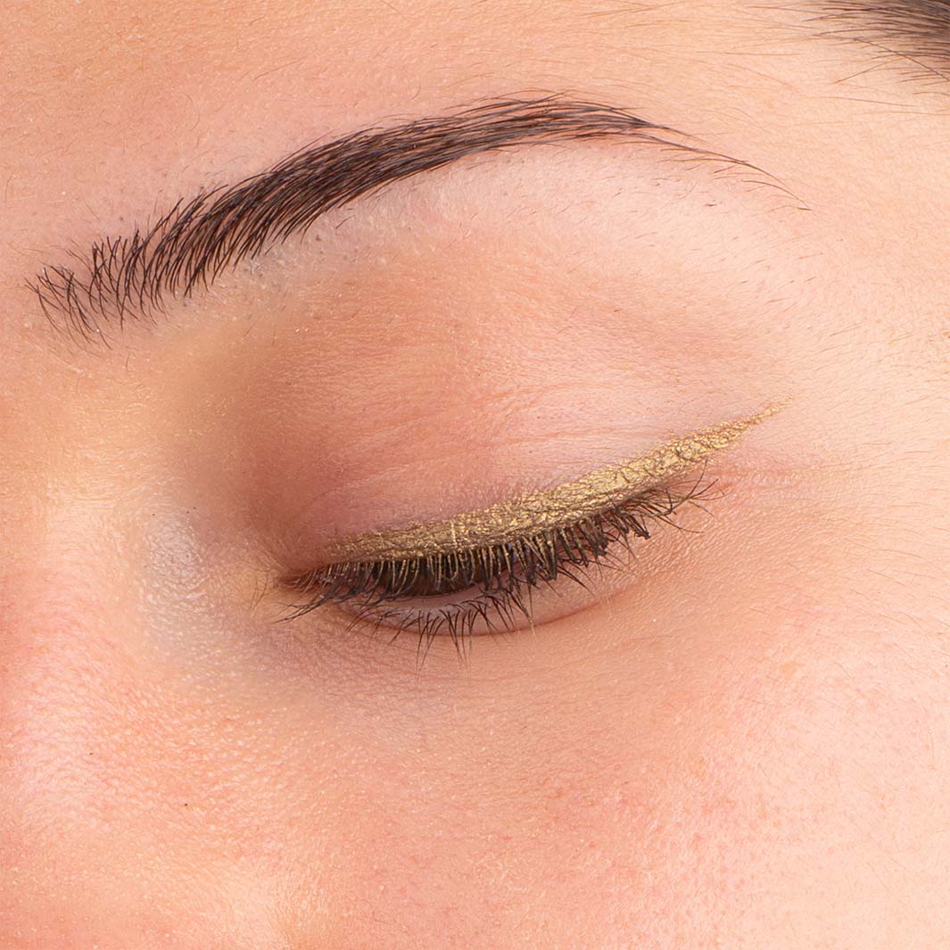 Liquid Eyeshadow & Highlighter - Shade 06 Summer Pistachio 0.27 fl oz | La Crique Beauty USA